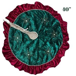 Christmas Tree Skirt Velvet Green and Red with Gold Beaded Snowflakes 40”